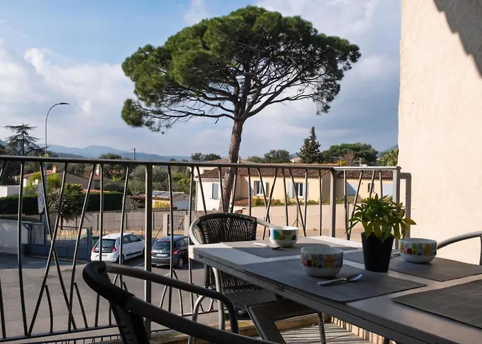 Beautiful T3 With Balcony Near Downtown Apartment Sainte-Maxime