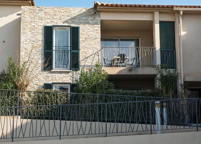 Beautiful T3 With Balcony Near Downtown *