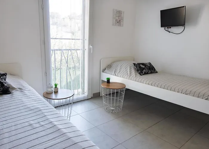 Beautiful T3 With Balcony Near Downtown *