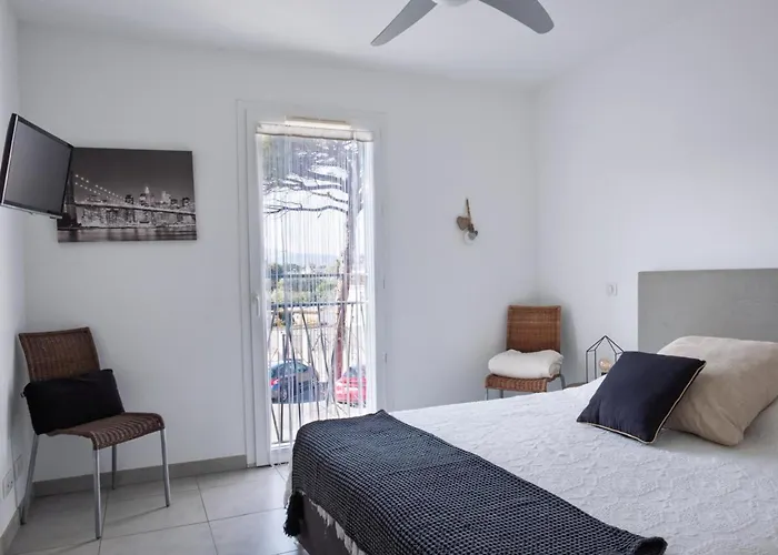 Beautiful T3 With Balcony Near Downtown Sainte-Maxime