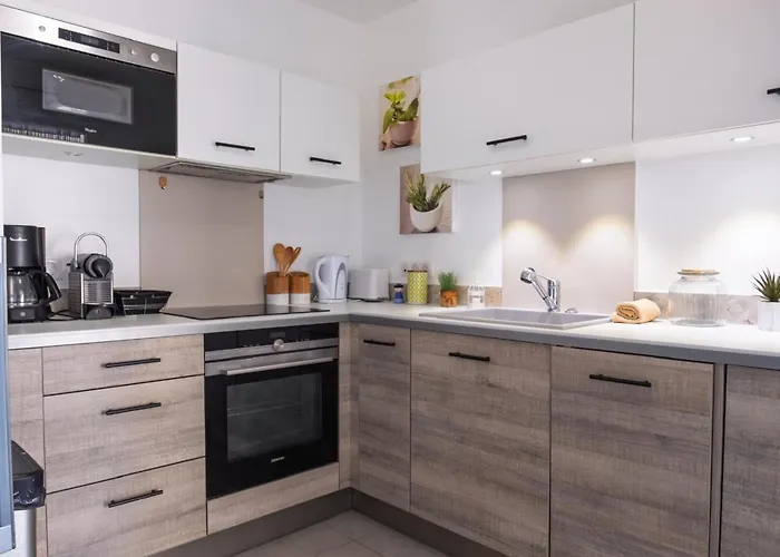 Daire Beautiful T3 With Balcony Near Downtown Sainte-Maxime