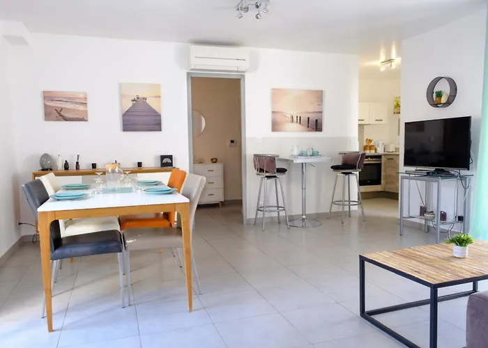 Beautiful T3 With Balcony Near Downtown Sainte-Maxime